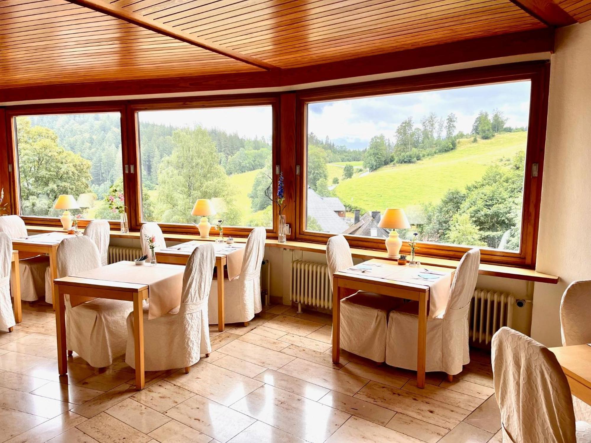 Hotel Sonnenberg Garni Hinterzarten Exterior photo